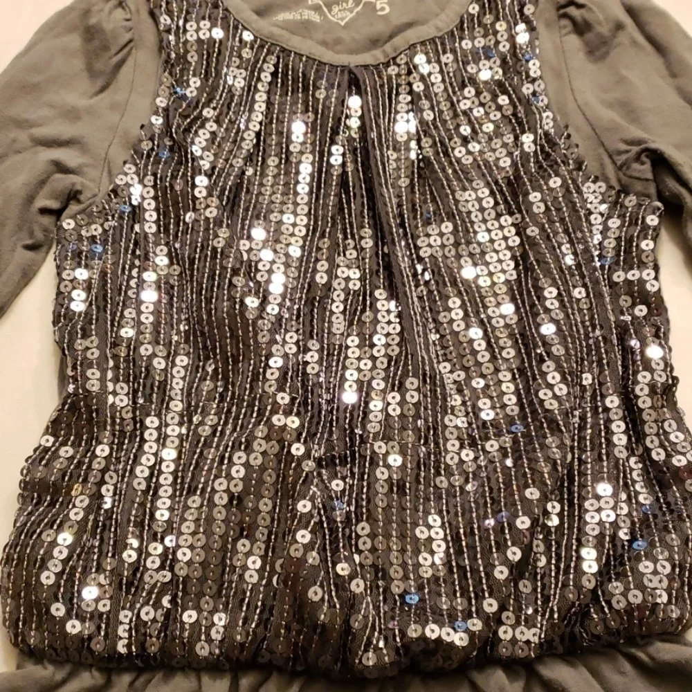 OSHKOSH Girl sz 5 Grey with Silver Sequins Top EUC